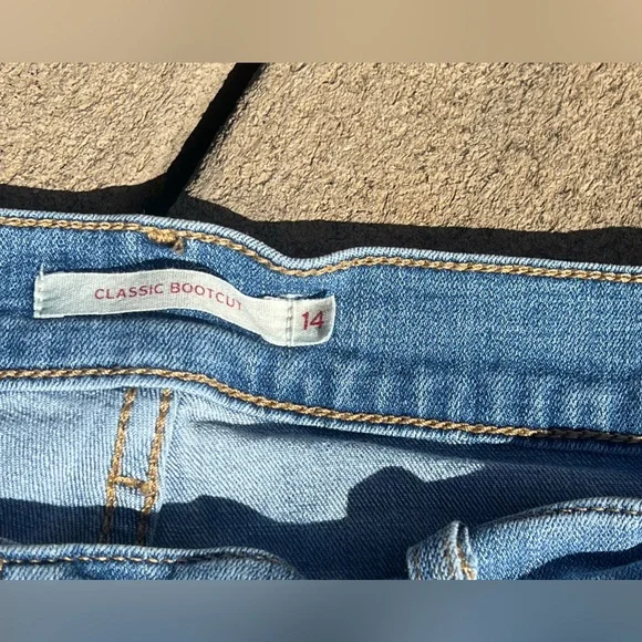 Women’s Levi Classic Boot Jeans size 14Long - Picture 4 of 6